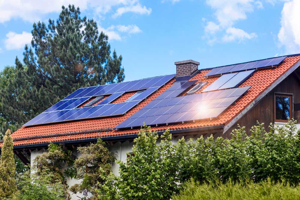 solceller på ett tak